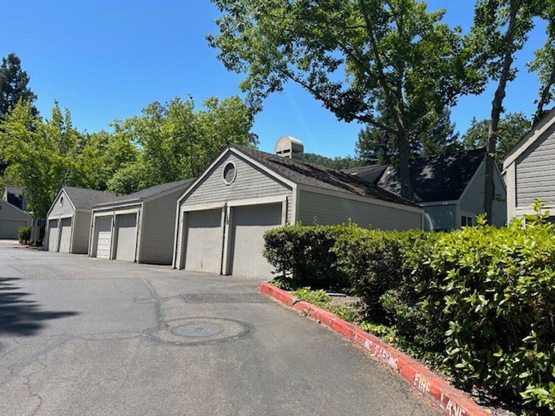 Foto principal - Charming 3 Bedroom, 2.5 Bathroom Condo in ...