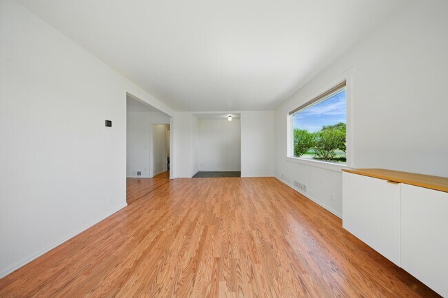 Foto del edificio - 671 NW Evans Ave