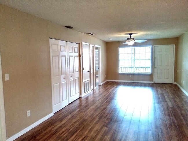 Building Photo - 313 Dirksen Dr