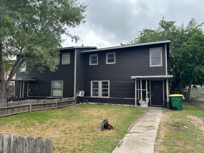 Building Photo - 3001 E Rio Grande St