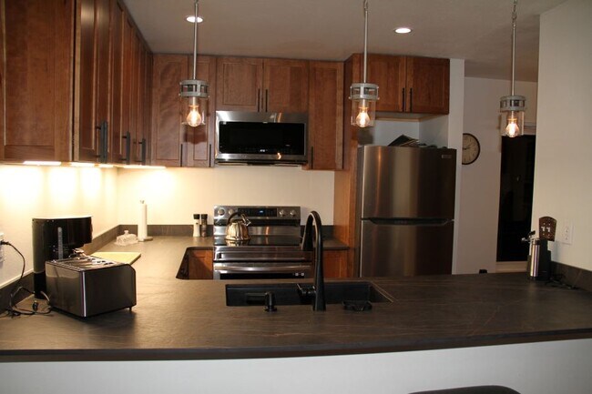 Foto del edificio - 35 Lower Woodbridge Rd