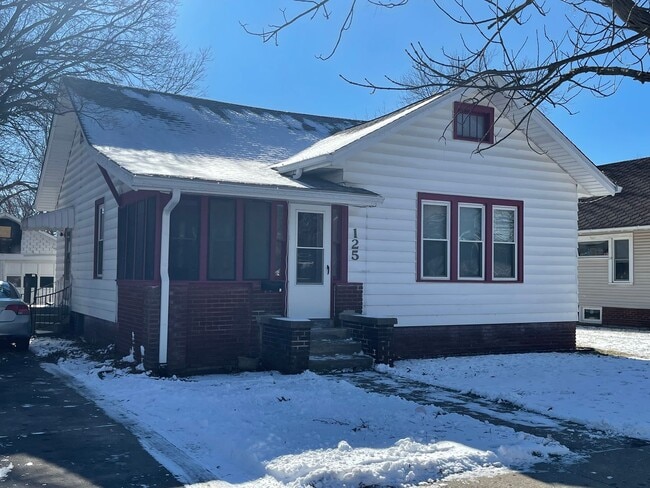 3 Bedroom 2 Bathroom on Campus! - 3 Bedroom 2 Bathroom on Campus! House