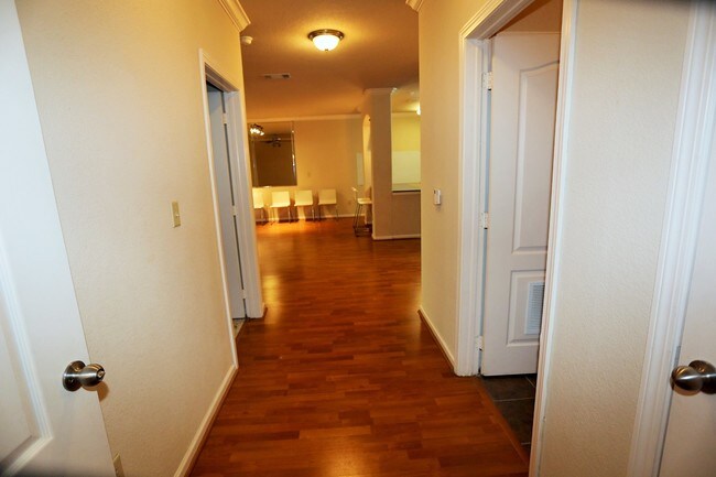 Building Photo - 1711 Old Spanish Trail