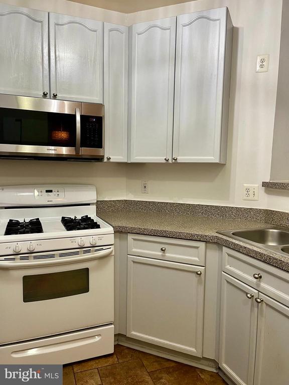 Foto del edificio - 2701 Bellforest Ct
