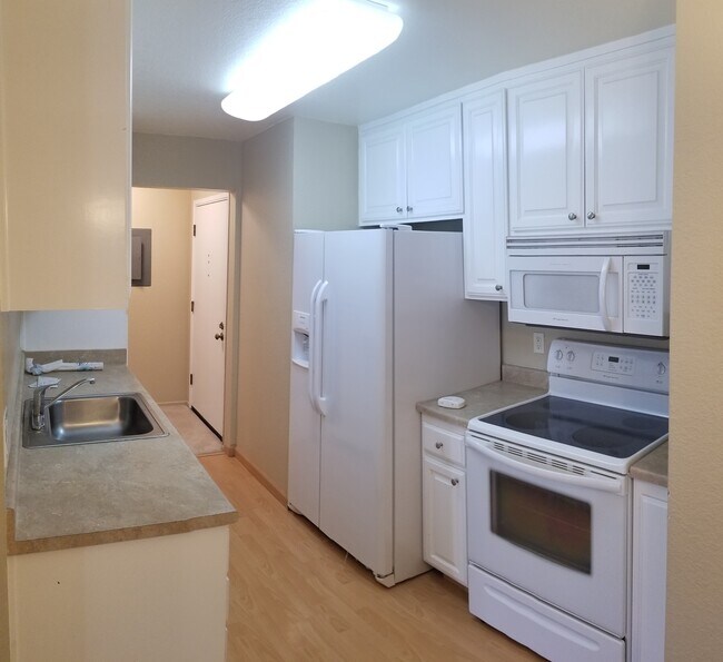 Foto del edificio - Beautiful 2 Bedroom Condo In San Leandro L...