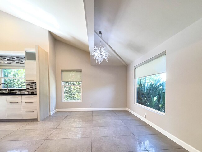 Building Photo - 15424 Camarillo St