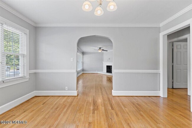 Building Photo - 1104 N Overlook Dr