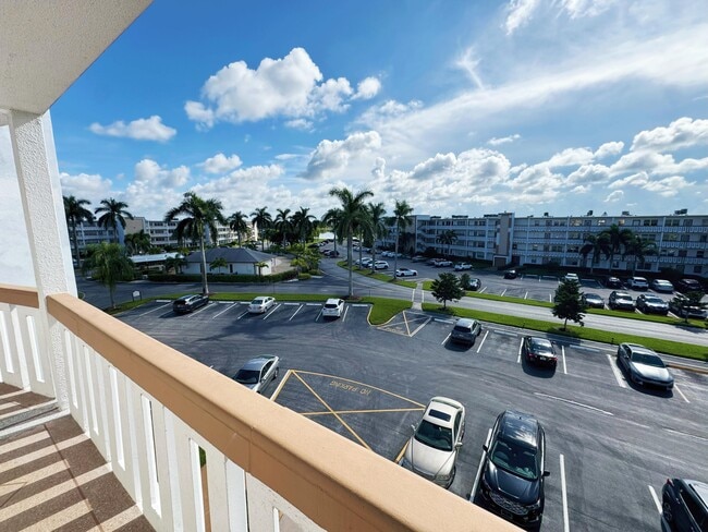 Building Photo - 4075 Cornwall D