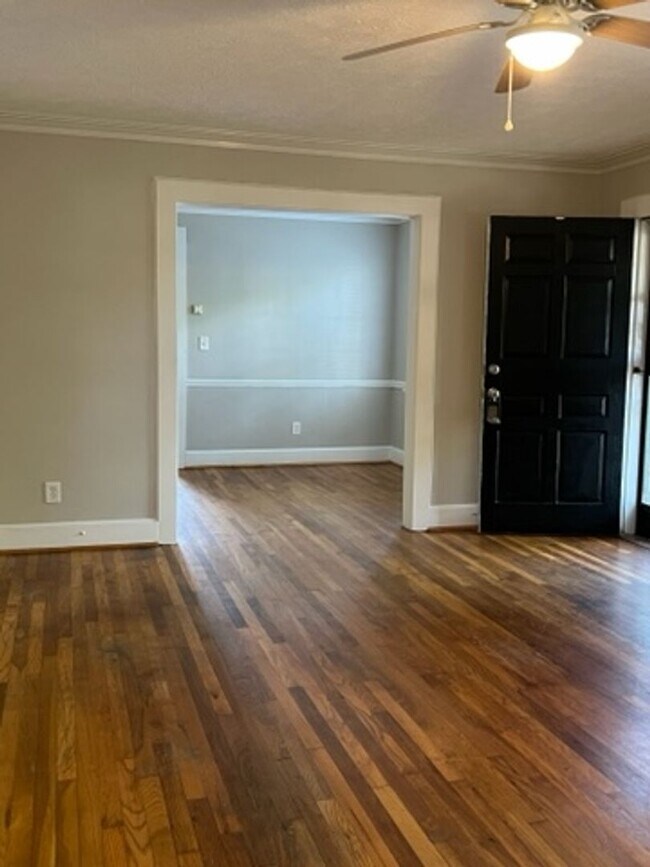 Building Photo - Adorable 3 Bedroom/2 Bath Home located in ...