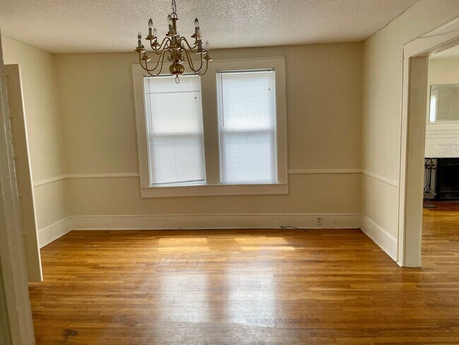 Foto del edificio - 3 bedroom, 2 bath in  Heathwood Area