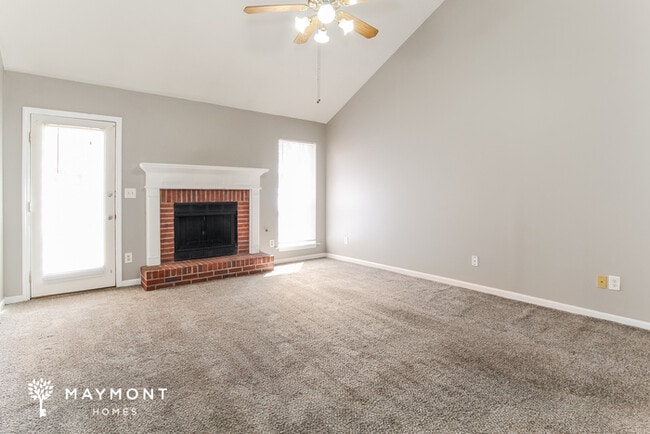 Building Photo - 7076 Lakeview Dr