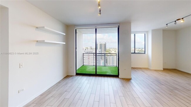Foto del edificio - 999 SW 1st Ave