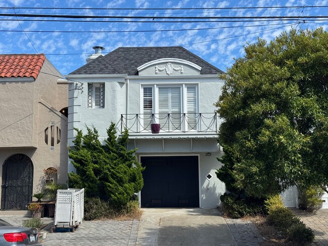 Spacious 5BR/6BA Updated Home with Private... - Spacious 5BR/6BA Updated Home with Private...