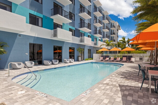 Pool - Avery Lake Worth