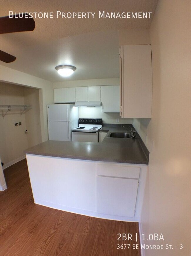 Foto del edificio - 3677 SE Monroe St