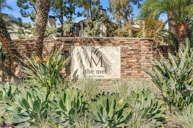 Building Photo - 5535 Canoga Ave