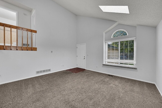 Foto del edificio - $2,495.00, 3 Bed 2 Bath tri-level home loc...