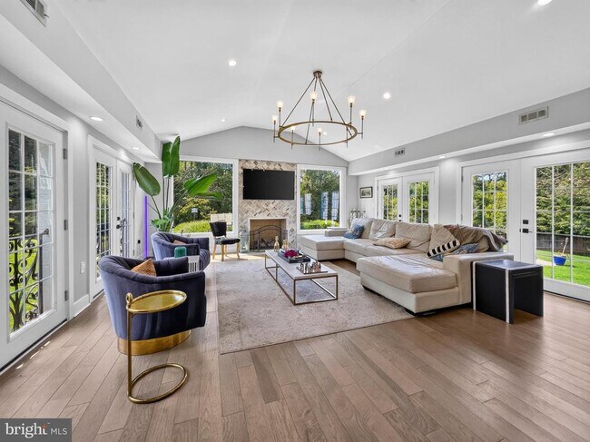 Foto del edificio - 322 River Bend Rd