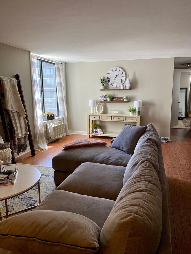 Foto principal - 1339 N Dearborn St