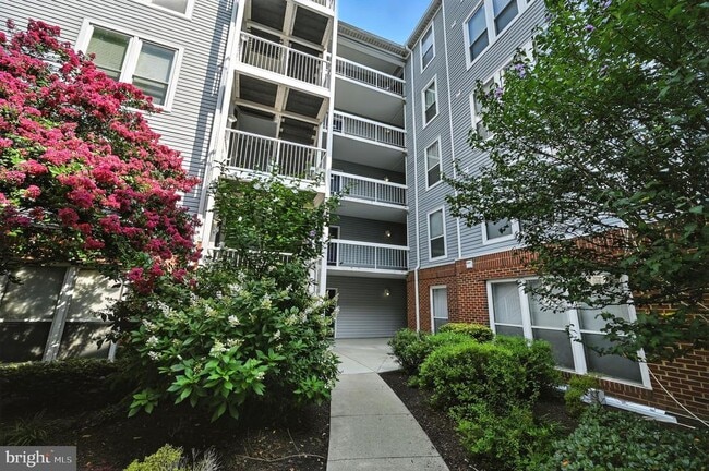 Foto del edificio - 3175 Summit Square Dr