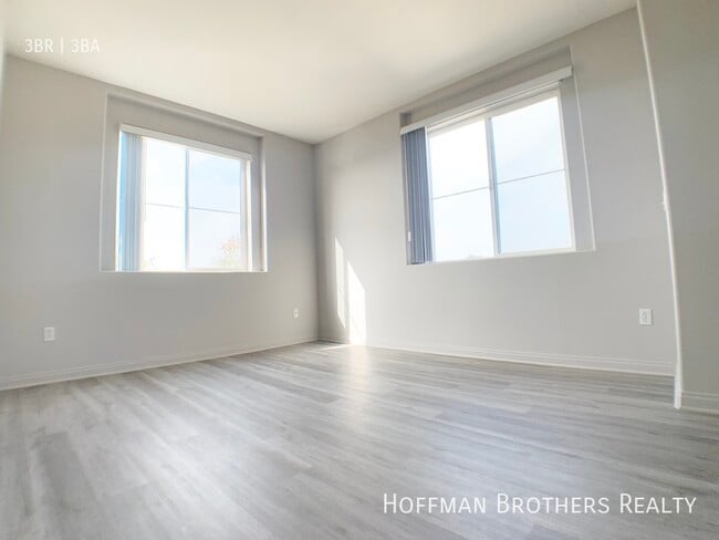 Foto del edificio - 7395 W Manchester Ave