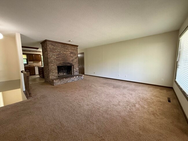Building Photo - 1307 W Lexington Cir