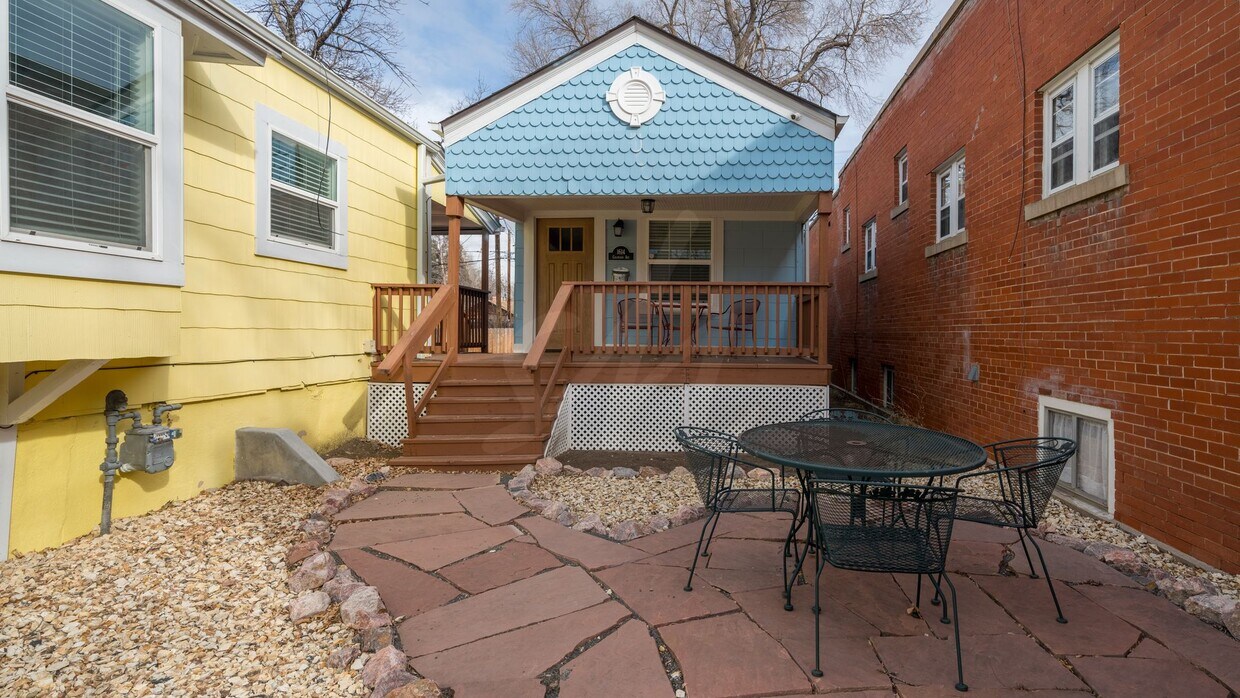 Primary Photo - Old Colorado City Cottage