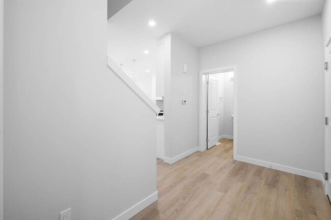Building Photo - Beautiful Brand New 3 Bedroom/2.5 Bath Upp...