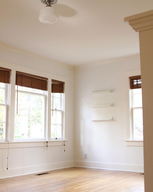 Building Photo - 5918 NE 13th Ave