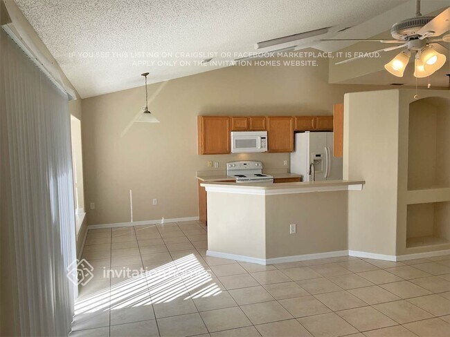 Building Photo - 1720 Umbrella Tree Dr