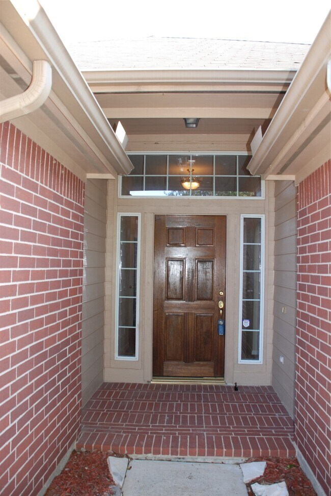 Building Photo - 1006 N Magnolia Dale Dr