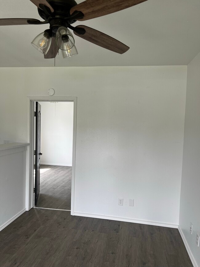 Foto del edificio - 522 W Alice Ave