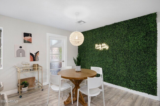 Foto del edificio - 8143 E Weldon Ave