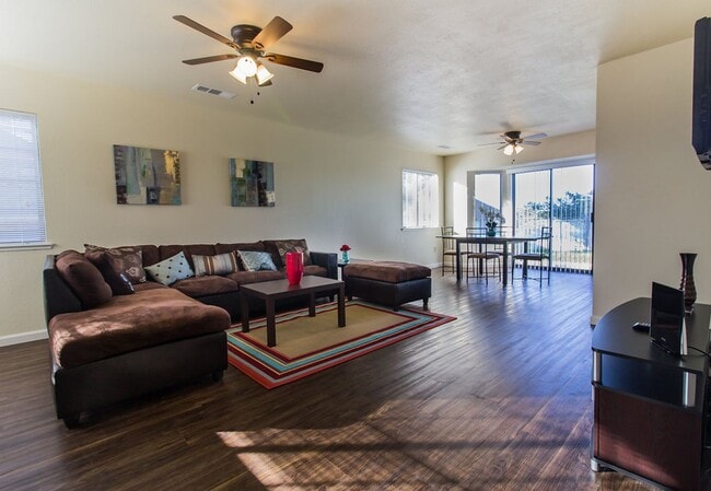 Building Photo - Fully Furnished 4 Bedroom Home for Rent in Redding CA | All Utilities Included, Garage