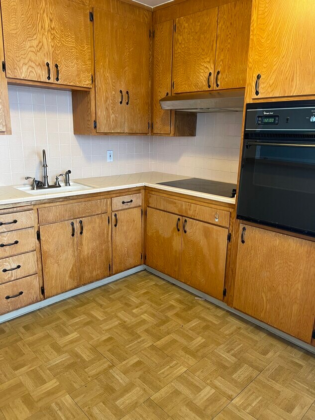 Kitchen - 1800 20th Ave
