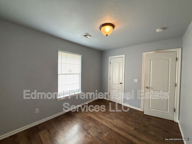 Foto del edificio - 344 NW 121st St