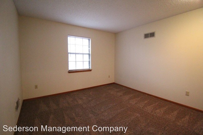 Building Photo - 115 N Saxony Dr