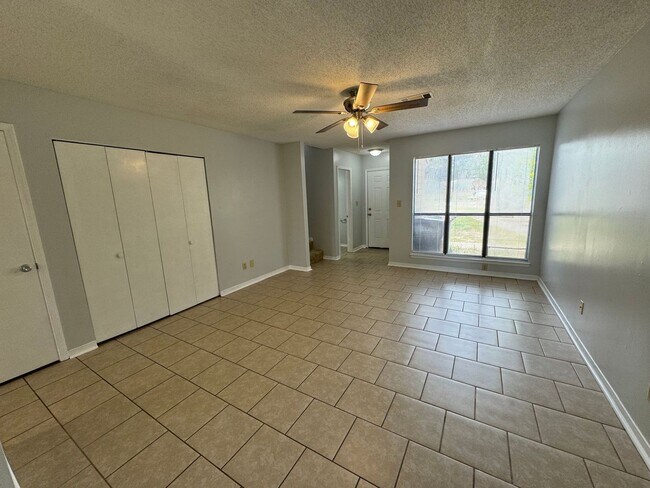 Foto del edificio - 2810 Villa Woods Cir