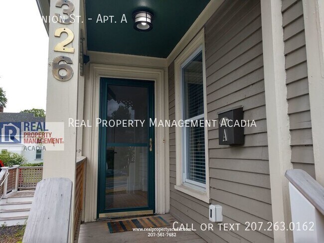 Building Photo - Very Spacious & Luxurious Living in Bangor...