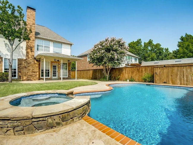 Photo - 4010 Crestwood Dr House