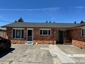 Building Photo - 2215-2215 NE 81st Ave