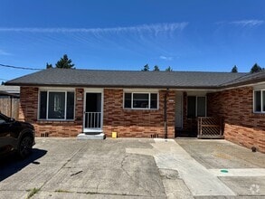 Building Photo - 2215-2215 NE 81st Ave
