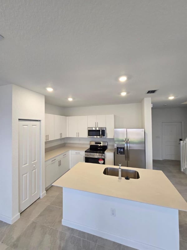 Foto del edificio - 1193 NW 1st Ter