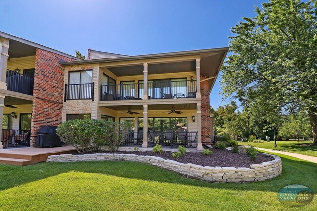 Building Photo - Lake Geneva Ground-Level Furnished Condo Available for Monthly & Mid-Term Rentals