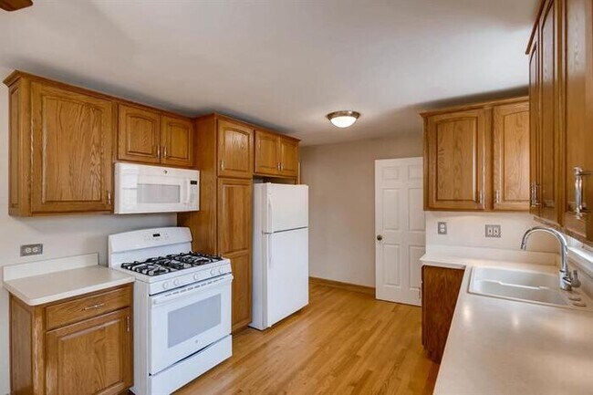 Building Photo - 3137 W 101st St