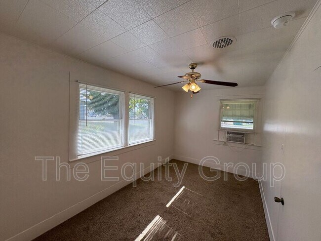 Building Photo - 457 N F St