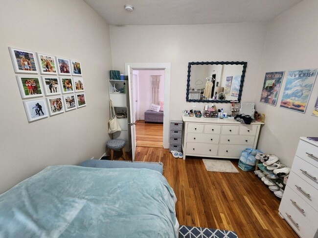 Building Photo - AWESOME ALLSTON 4 BED
