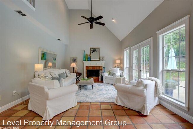 Building Photo - 4 br, 2.5 bath House - 8 General Canby Dr.