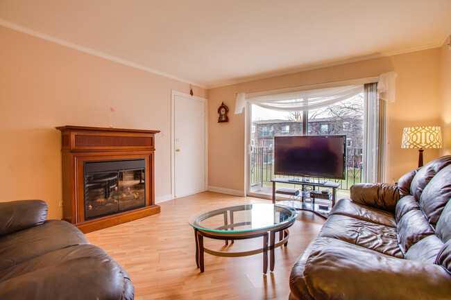 Building Photo - 9356 Bay Colony Dr