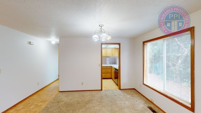 Building Photo - Single Level Ranch, Central Air, Large Yar...